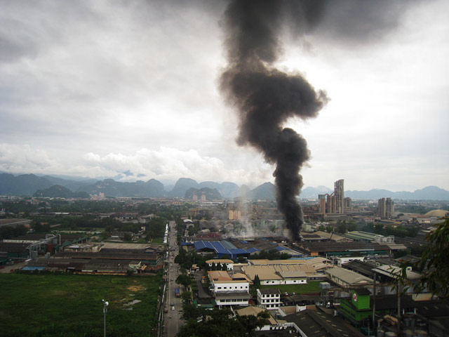 burn ipoh fire in the industrial area of Ipoh