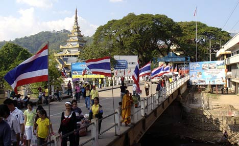 mae sai myanmar thailand bridge