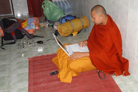 buddhist monk with apple G4 iBook